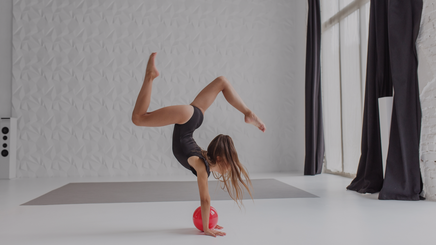 GIMNASTICǍ  RITMICǍ